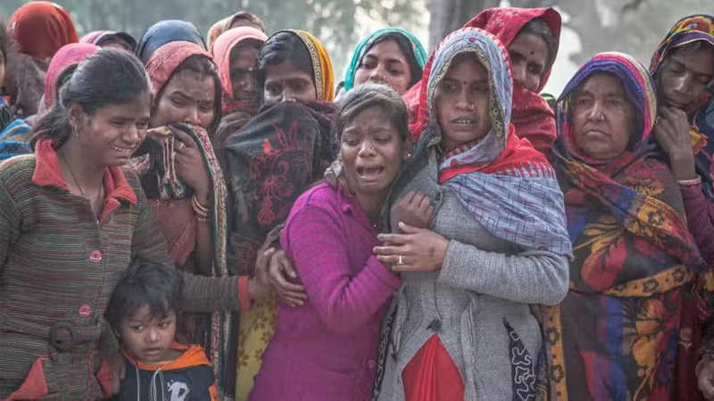 Một gia đình tại Nepal đau khổ khi mất người thân