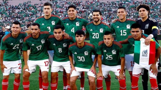 Đội tuyển bóng đá Mexico chụp hình lưu niệm trước trận đấu 