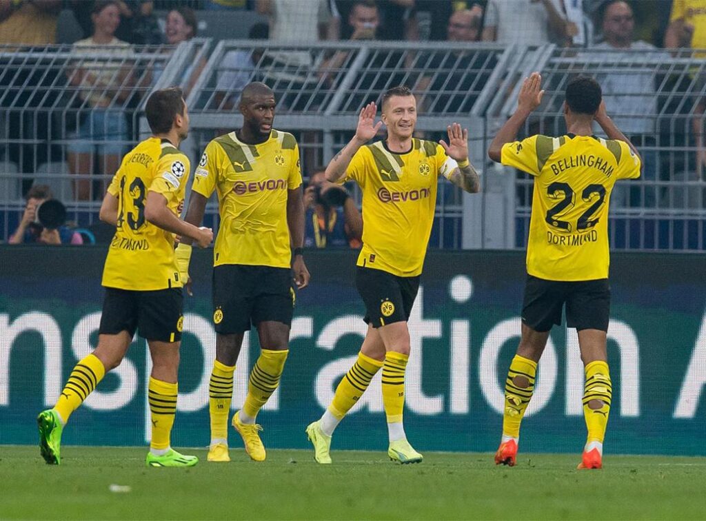 Dortmund thách thức Việt Nam: tỷ số 7-2 sau 2 hiệp đấu trước Singapore