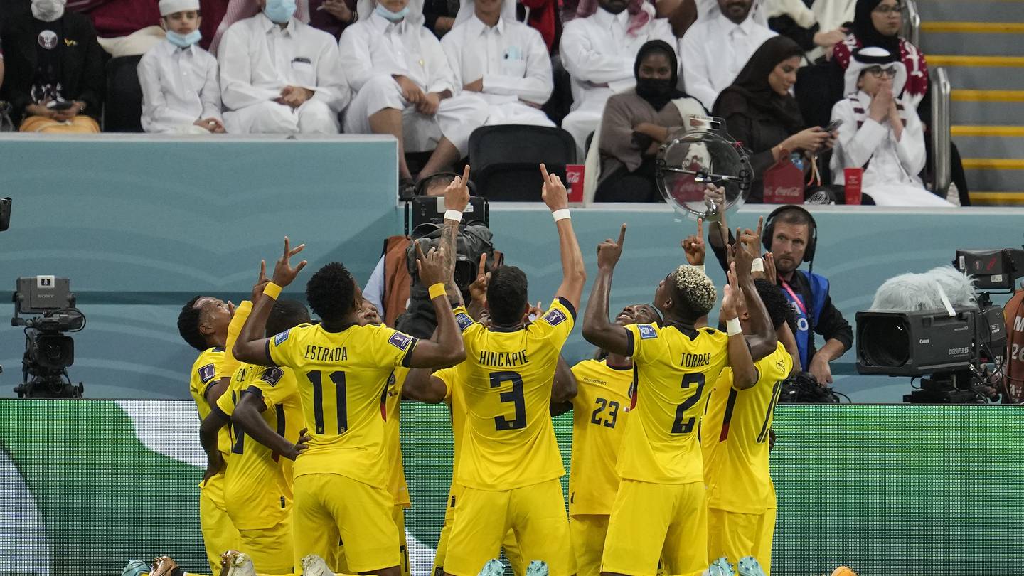  Ecuador đã nhả bóng và chơi với chiến thuật cầm chân Qatar ở hiệp 2