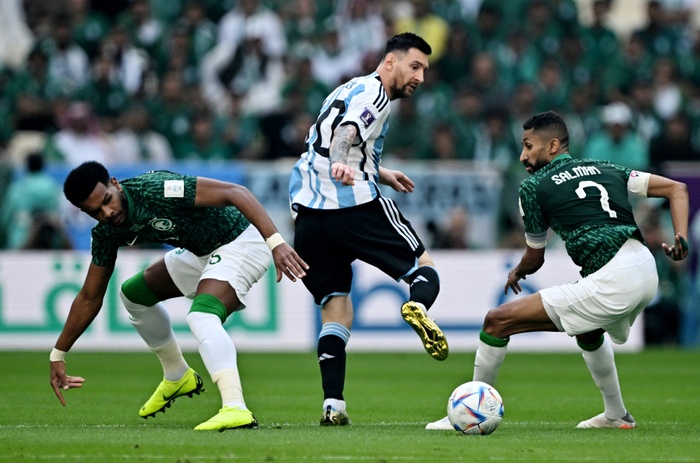 argentina bị ả rập xê út dẫn trước