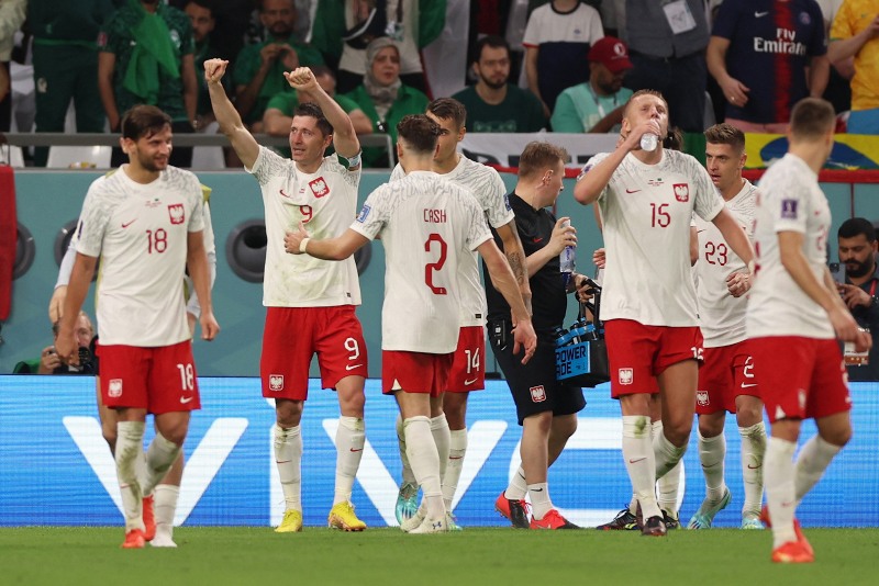 Ba Lan đã tận dụng sai lầm của Ả Rập Xê Út để có chiến thắng
