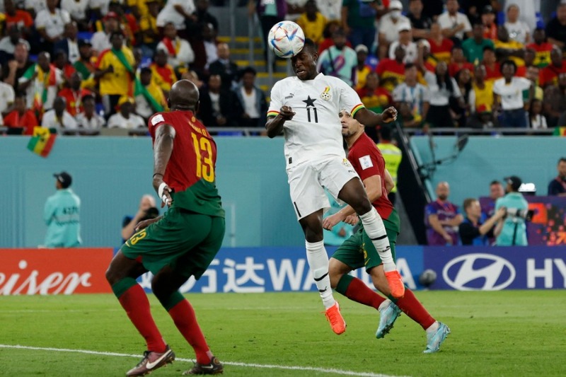 Osman Bukari hạ gục thủ môn Costa nhờ pha đánh đầu