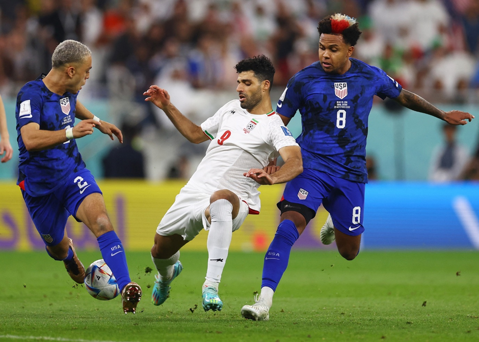 Iran tỏ ra bế tắc trước lối chơi chắc chắn của tuyển Mỹ tại World Cup 2022