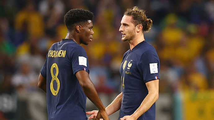 Cặp đôi ăn ý Tchouamendi và Ounahi đều là dàn cầu thủ trẻ tăng giá khủng sau World Cup