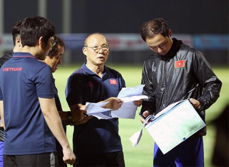 Có 3 vị HLV người Hàn đang dìu dắt đội tuyển tham gia AFF Cup 