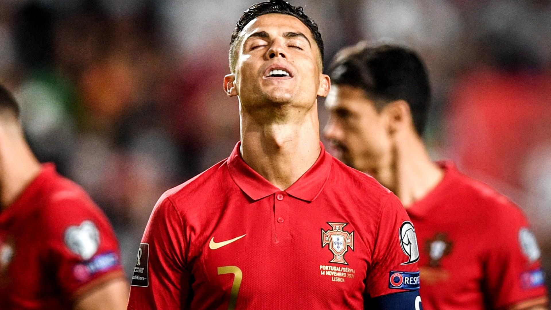 Ronaldo đã cố gắng ghi bàn nhưng bị phạm lỗi