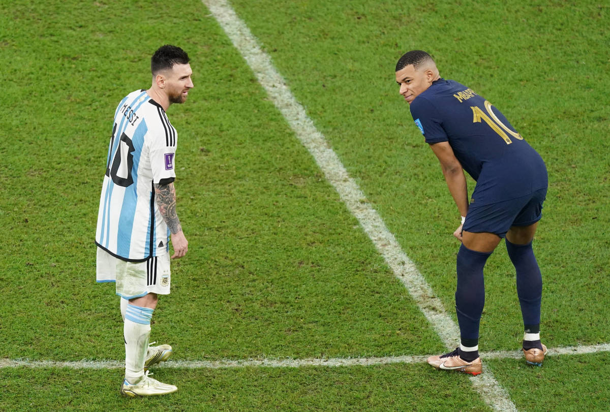 Nhiều nghi vấn cho rằng Messi - Mbappe đang có mâu thuẫn với nhau
