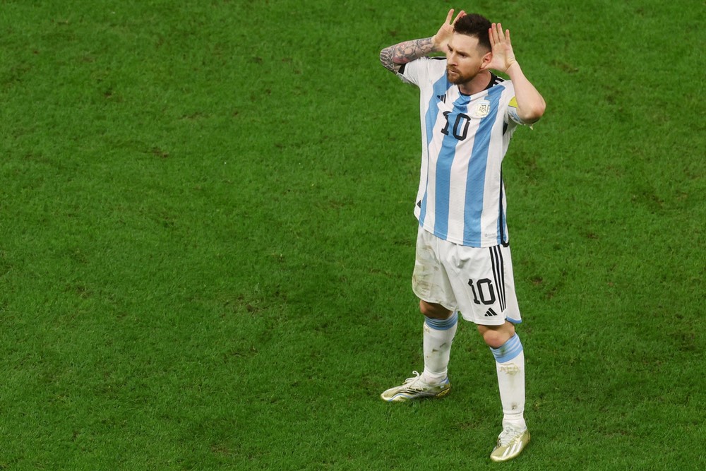 Messi và trận đấu bán kết đầu bí ẩn