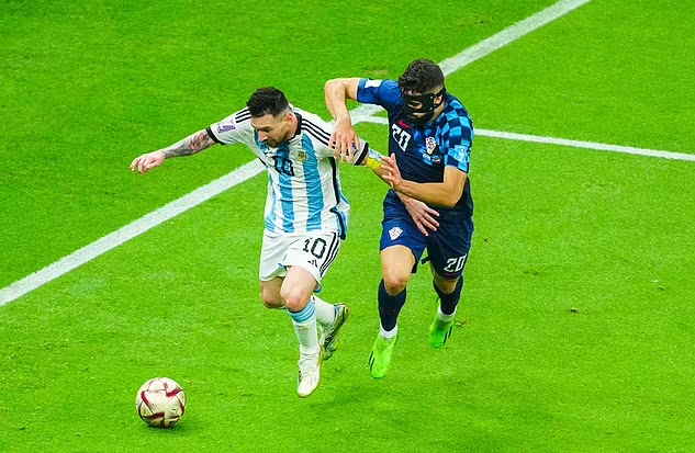 Gvardiol bị Messi qua mặt trong tình huống