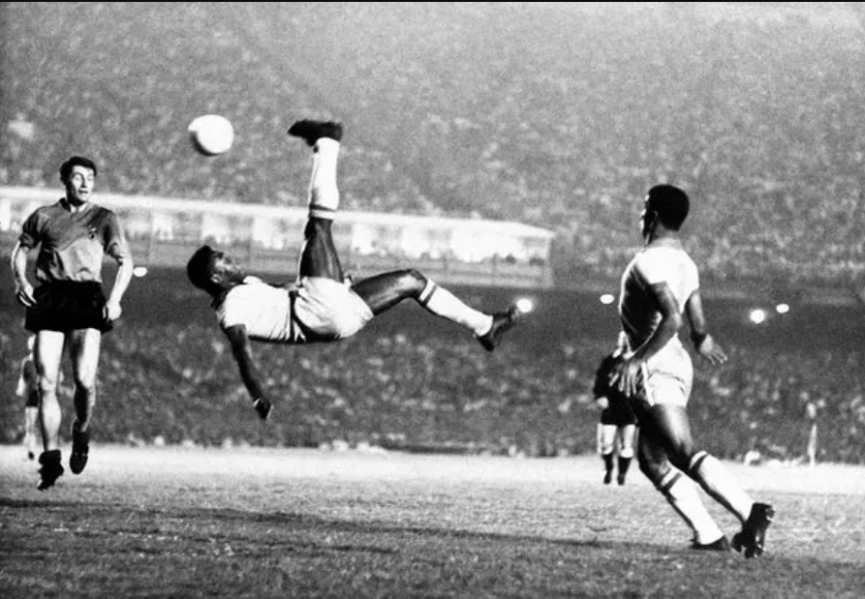 Fan hâm mộ bóng đá biết đến Pele từ mùa giải World Cup năm 1958