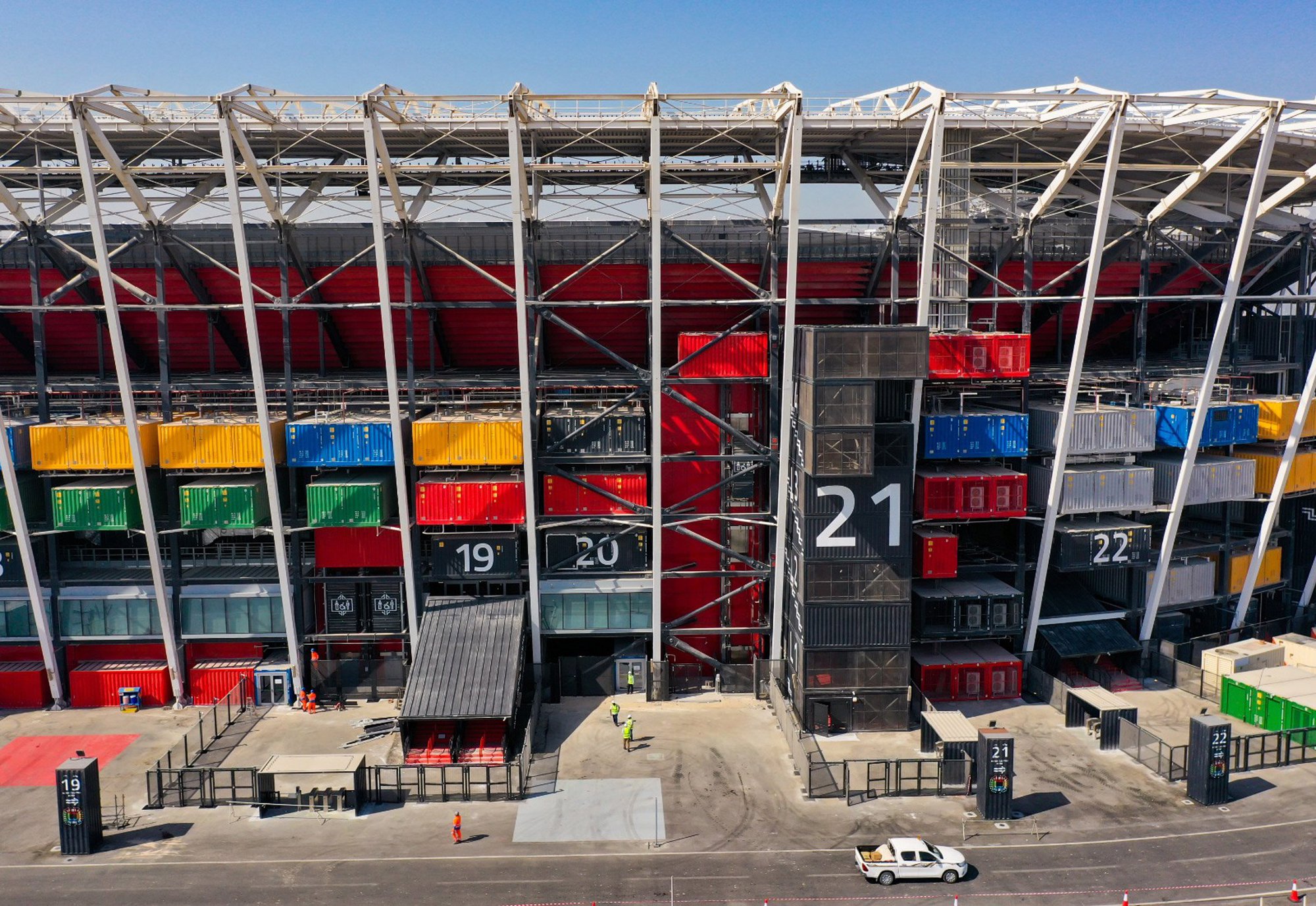 Sân vận động xây dựng từ chiếc container tái chế phục vụ World Cup 2022