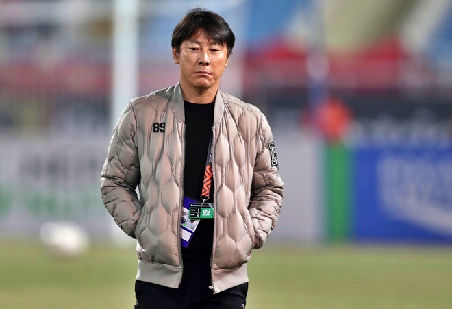 HLV Shin Tae-yong thất thần sau thất bại tại AFF Cup 2022