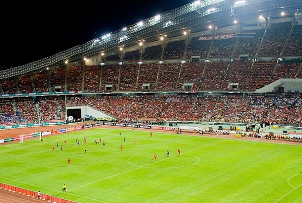 Sân Rajamangala có sức chứa tối đa 50.000 người
