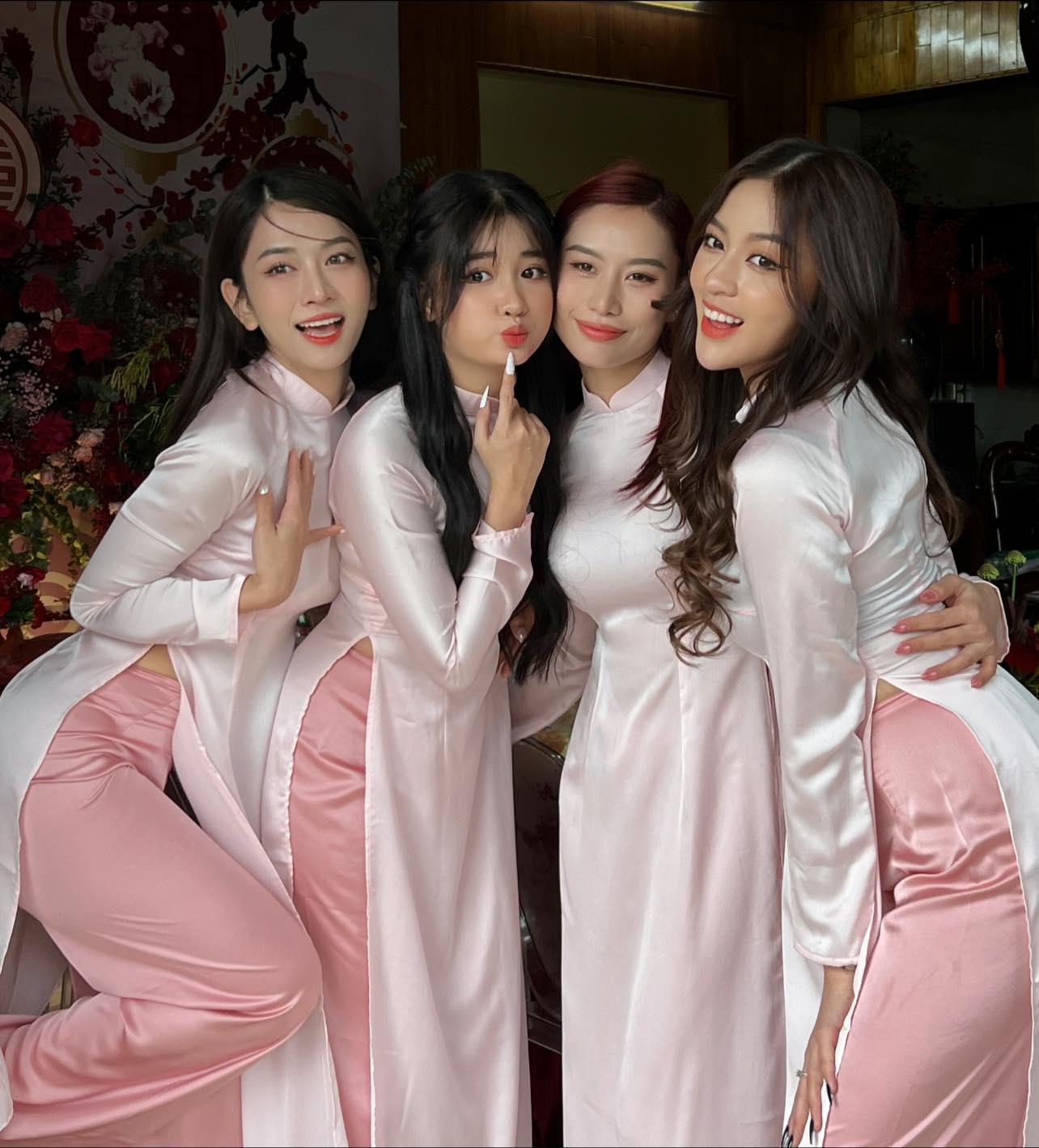Hình ảnh Lê Bống và Trần Thanh Tâm làm phụ dâu khiến cộng đồng mạng quay xe