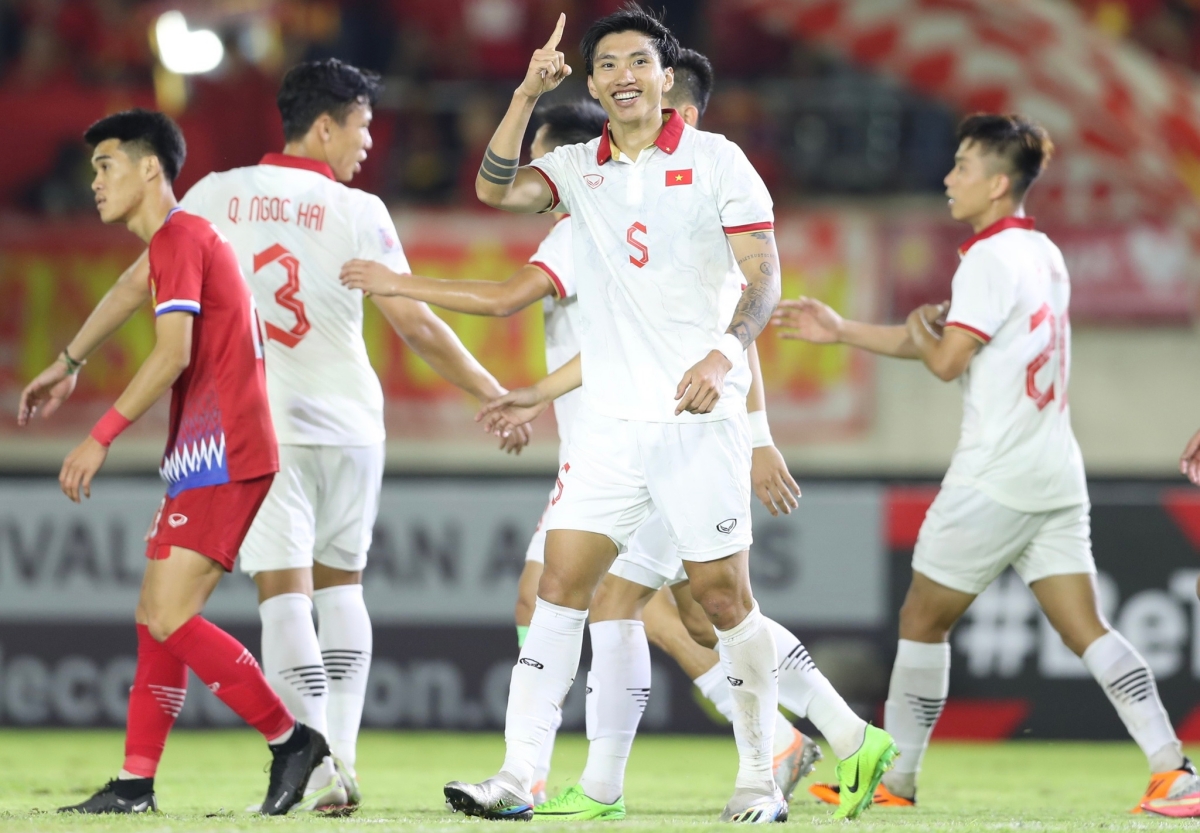 Bàn thắng đẹp mắt của Văn Hậu trước đội tuyển Lào