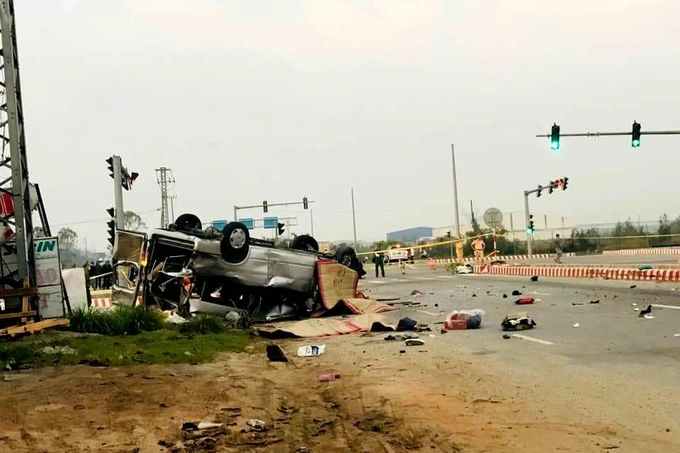 Một số hình ảnh thương tâm của vụ tai nạn giao thông nghiêm trọng tại Quảng Nam sáng nay.