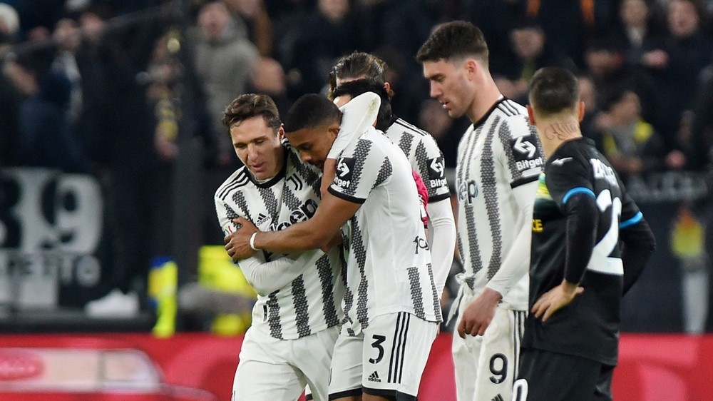 Juventus tụt hạng nhanh chóng và bị trừ điểm trong mùa giải 