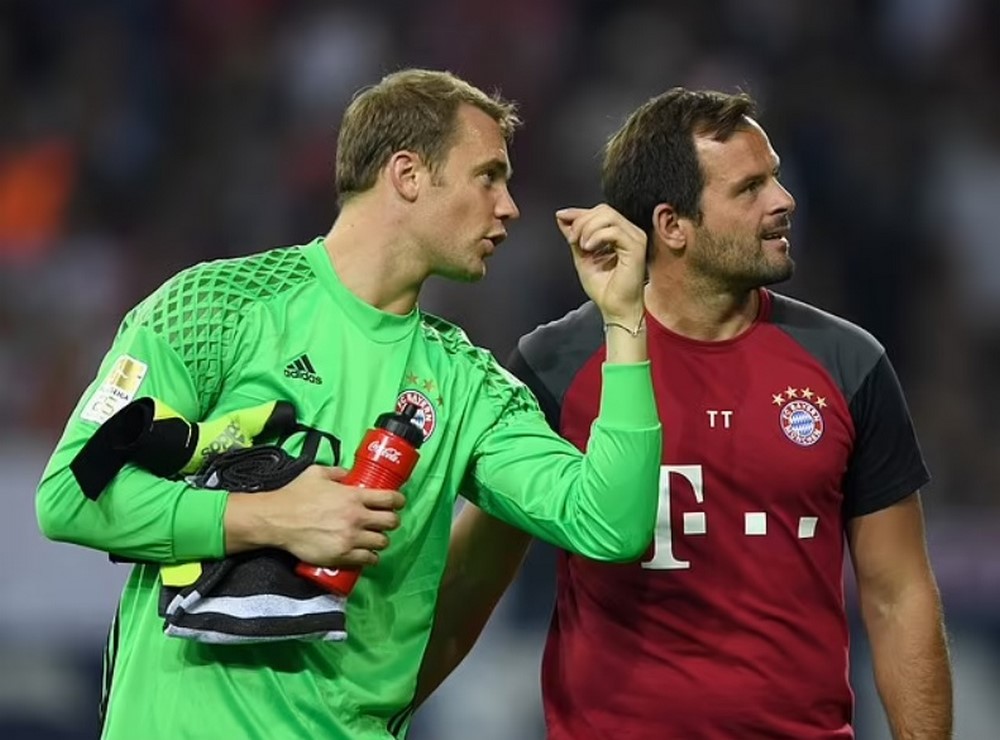 Neuer với nhà cầm quân của Bayern có mối quan hệ khăng khít