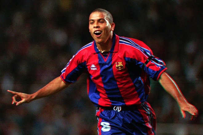 Ronaldinho cũng có tên trong danh sách tại CLB Barca