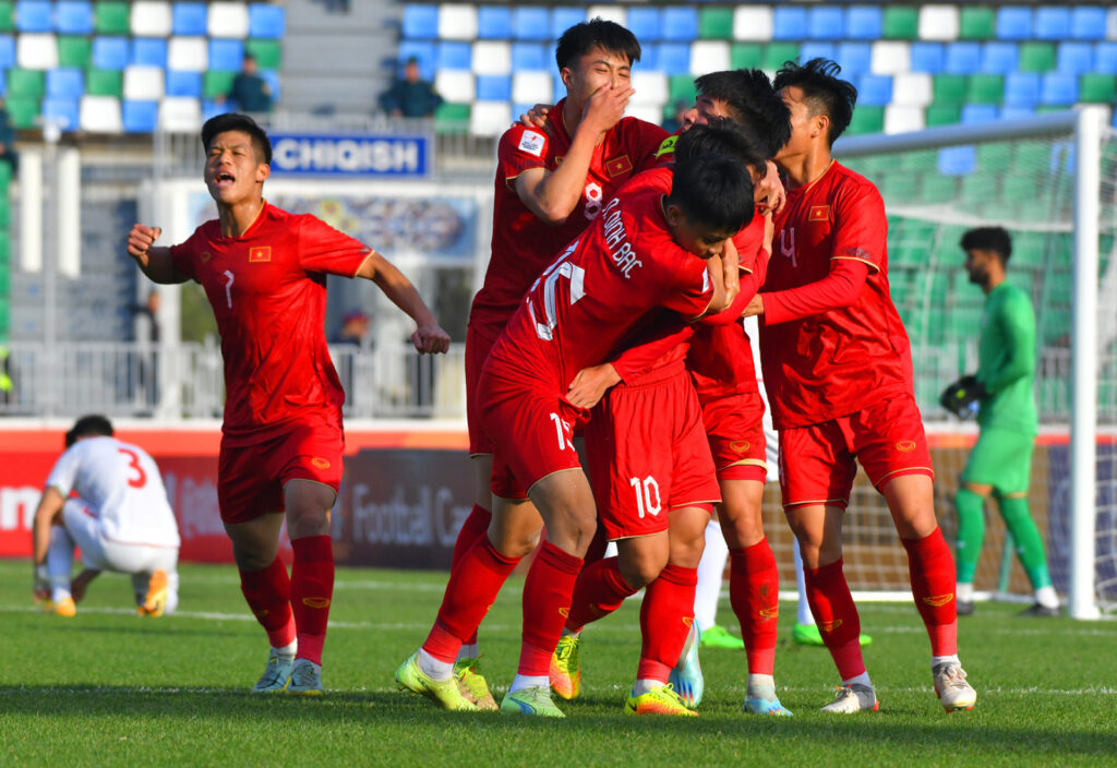 Các cầu thủ U20 tập cùng U23 Việt Nam lần đầu tiên