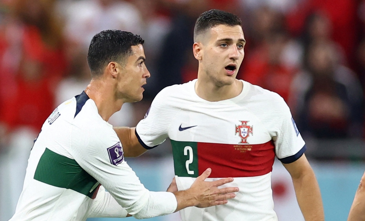 Bồ Đào Nha giành được ngôi đầu bảng 