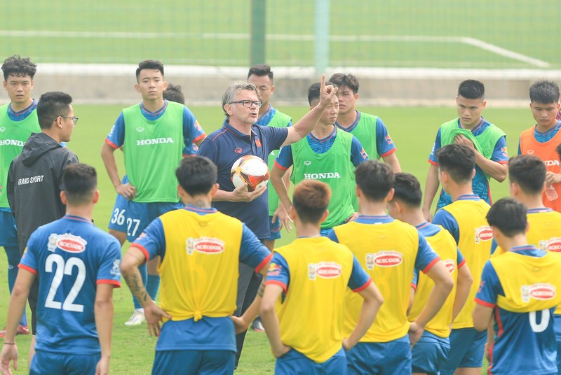 U23 Việt Nam tập cùng đội tuyển quốc gia tích cực chia nhóm tập luyện