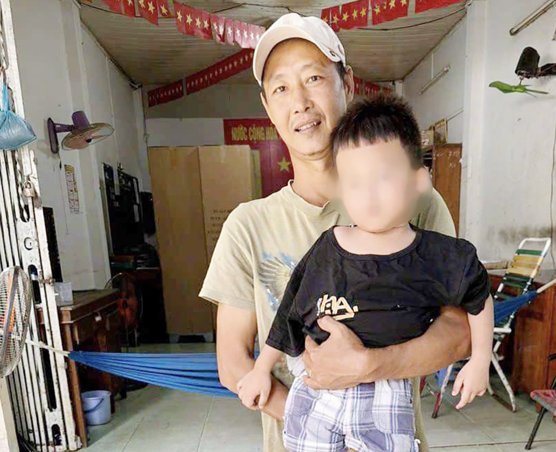 Cha con ông Bùi Ngọc Thọ (63 tuổi) và Bùi Hữu Thành (39 tuổi, cùng ngụ phường Phước Long, quận Ô Môn, TP. Cần Thơ) kịp thời cứu cháu K
