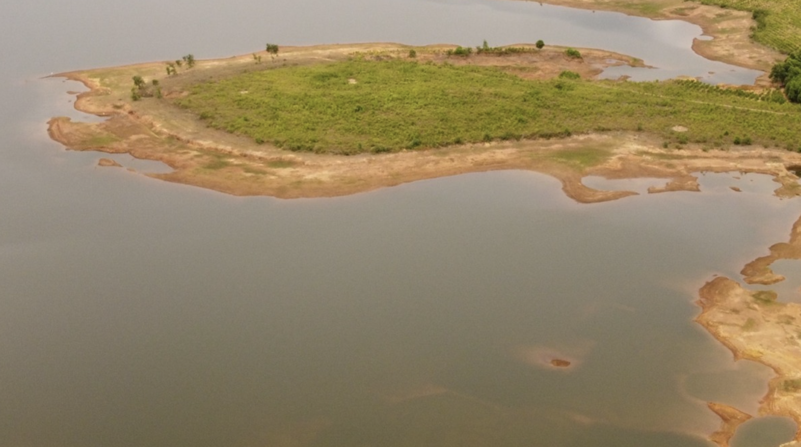 Hồ Bàu Bàng (đoạn thuộc địa phận xã Trung Trạch, huyện Bố Trạch, Quảng Bình)