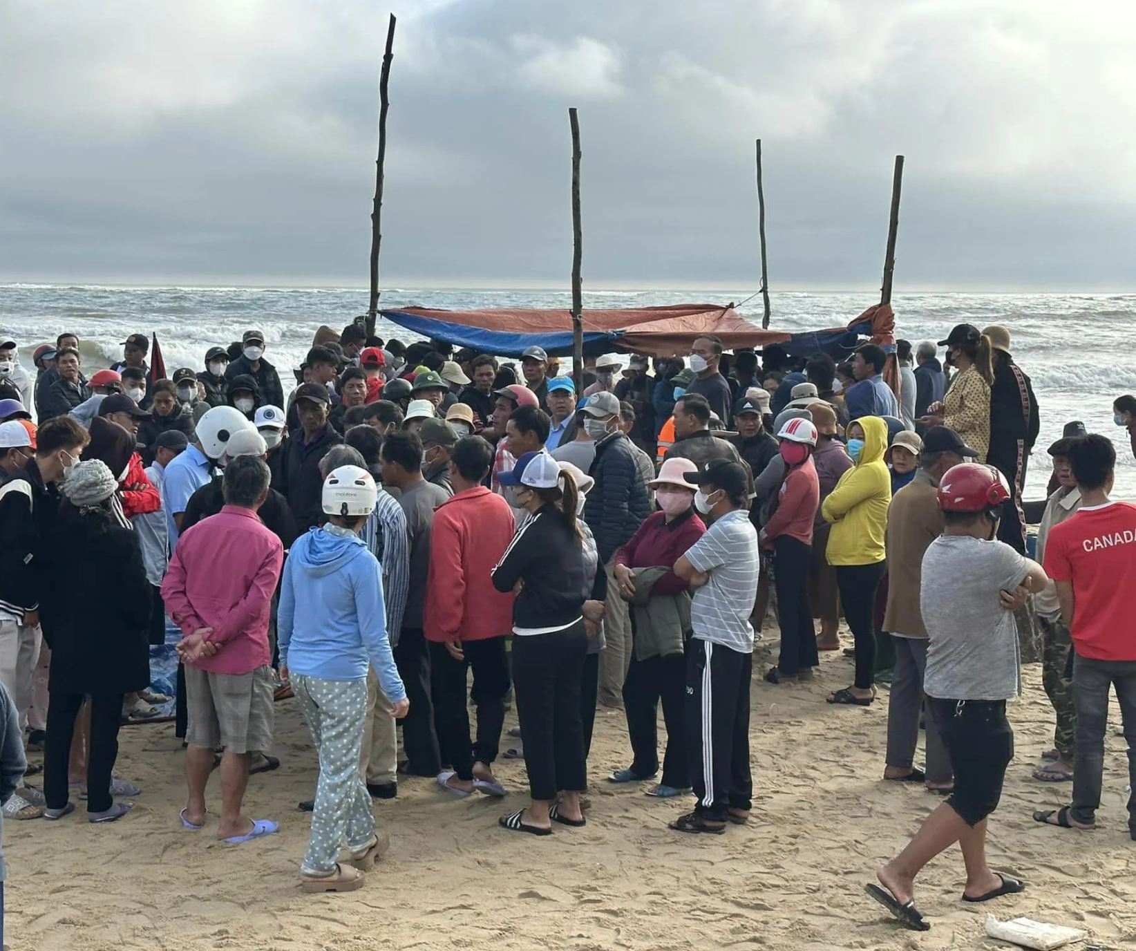 Thi thể nạn nhân đã được tìm thấy và bàn giao cho gia đình sau những nỗ lực giúp đỡ của người dân xã Hải Dương